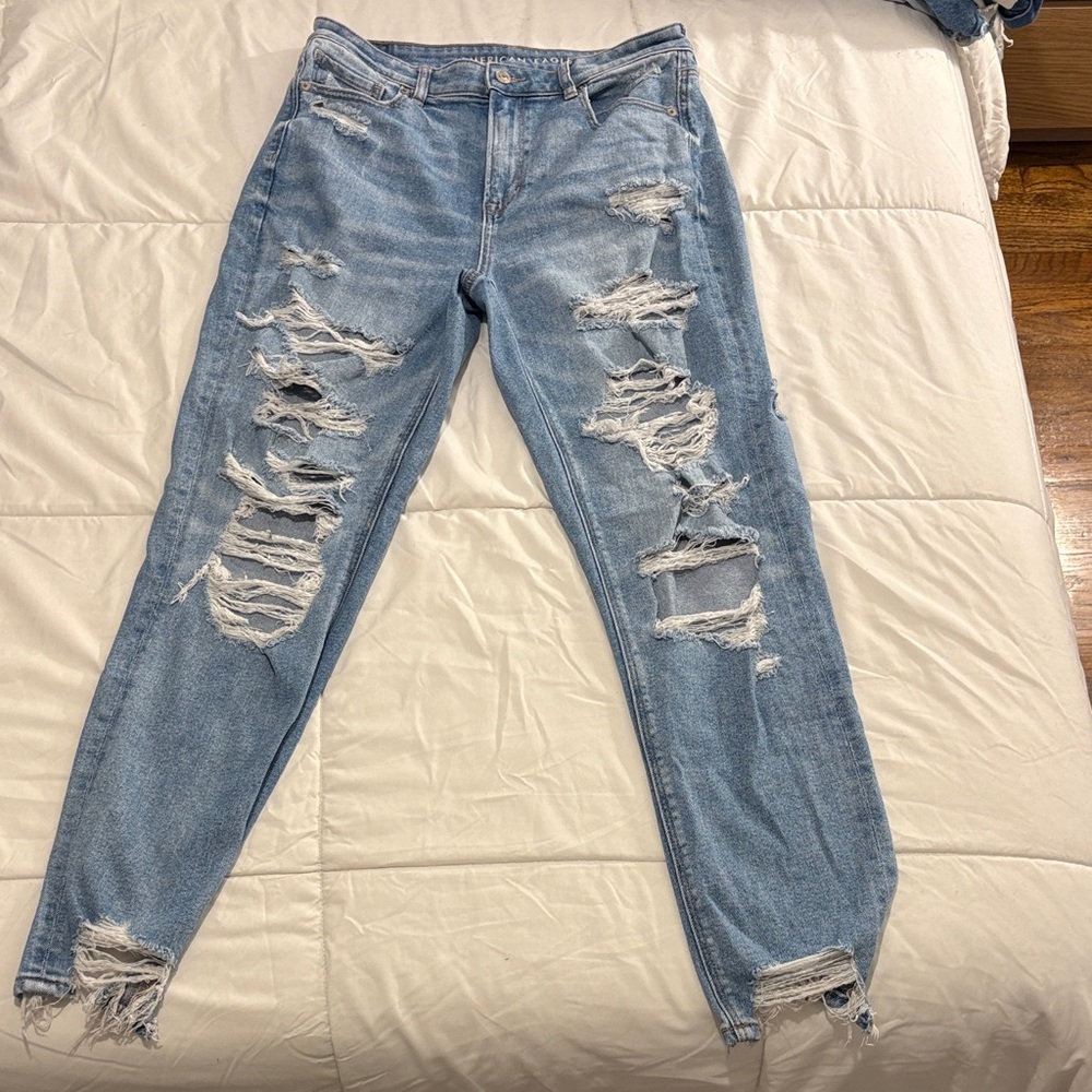 American Eagle Outfitters Mom Jeans